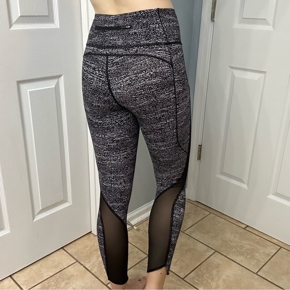 Lululemon Leggings Pace Perfect Tight Mesh Black White 7/8 Cropped Size 6 Small - Picture 1 of 5